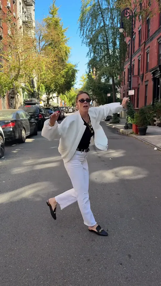 A full-body dancer in the original Babydoll dance reference